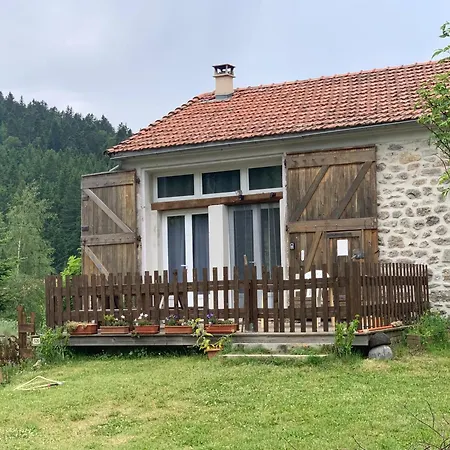펜션 Maison confortable avec jardin à Borne 80 m² Loubaresse (Cantal)