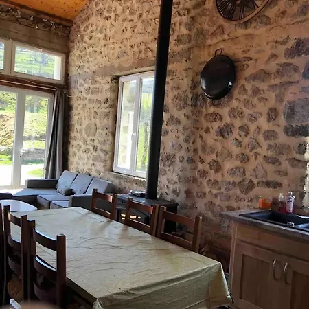 Maison Confortable Avec Jardin A Borne 80 M²