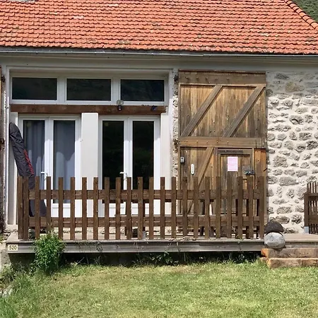 Maison confortable avec jardin à Borne 80 m² * Loubaresse (Cantal)