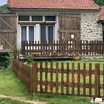 펜션 Maison Confortable Avec Jardin A Borne 80 M²