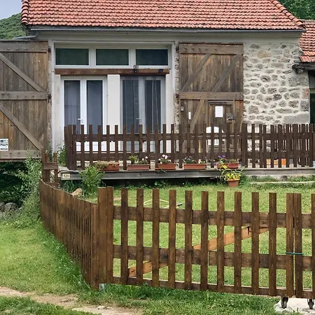 別荘 Maison confortable avec jardin à Borne 80 m²