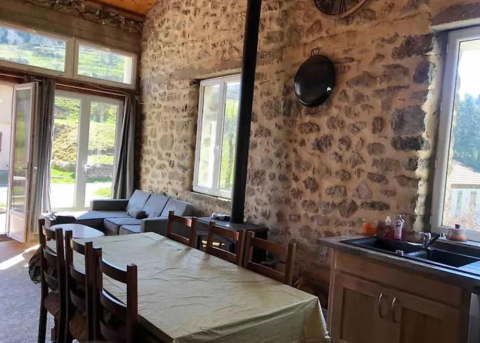 Maison Confortable Avec Jardin A Borne 80 M²