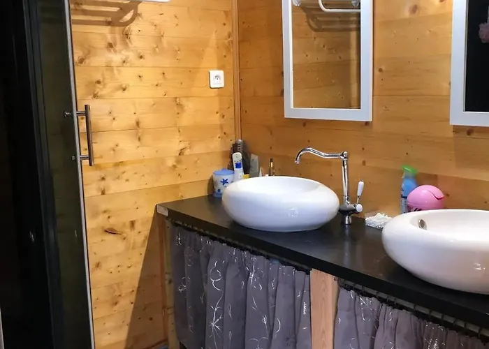 Maison Confortable Avec Jardin A Borne 80 M²